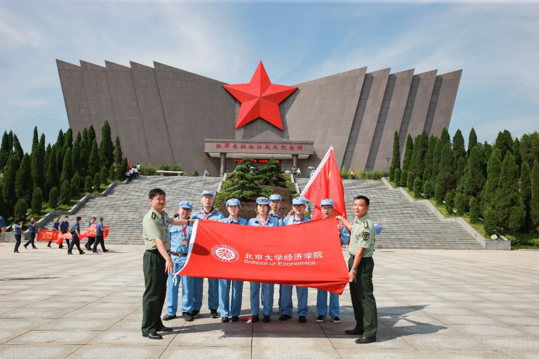 F:\韩笑党支部材料\12. 桂林实践\新闻稿\北大威尼斯金沙欢乐娱人城照片\0W0I0324.jpg